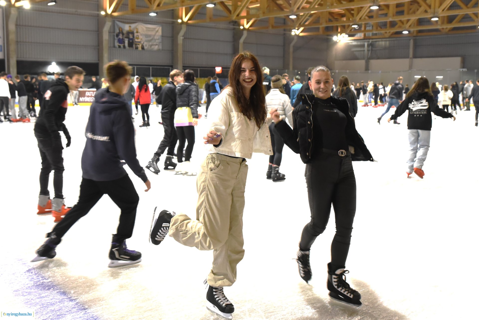 Megnyitott a Városi Jégpálya 