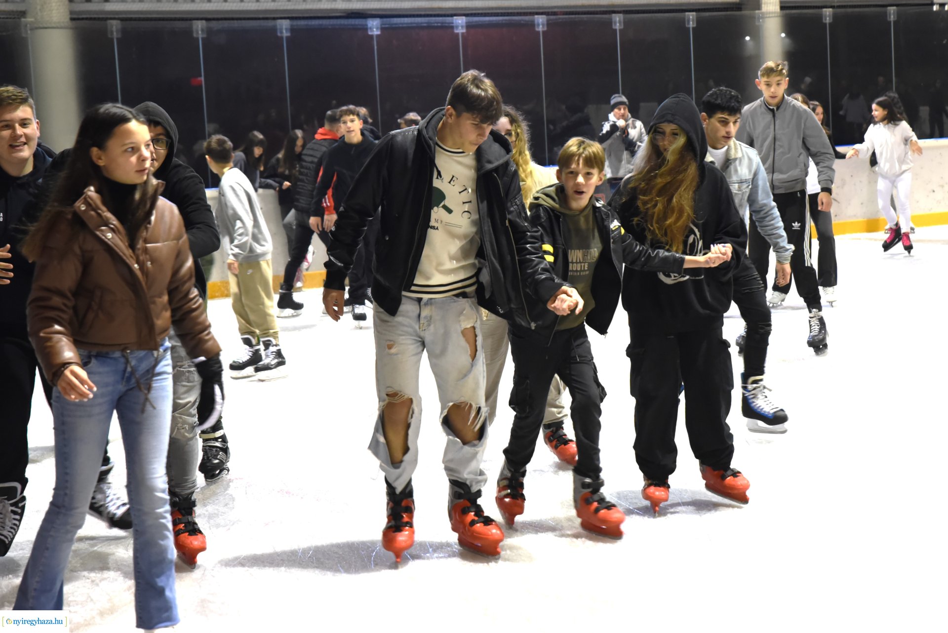 Megnyitott a Városi Jégpálya 