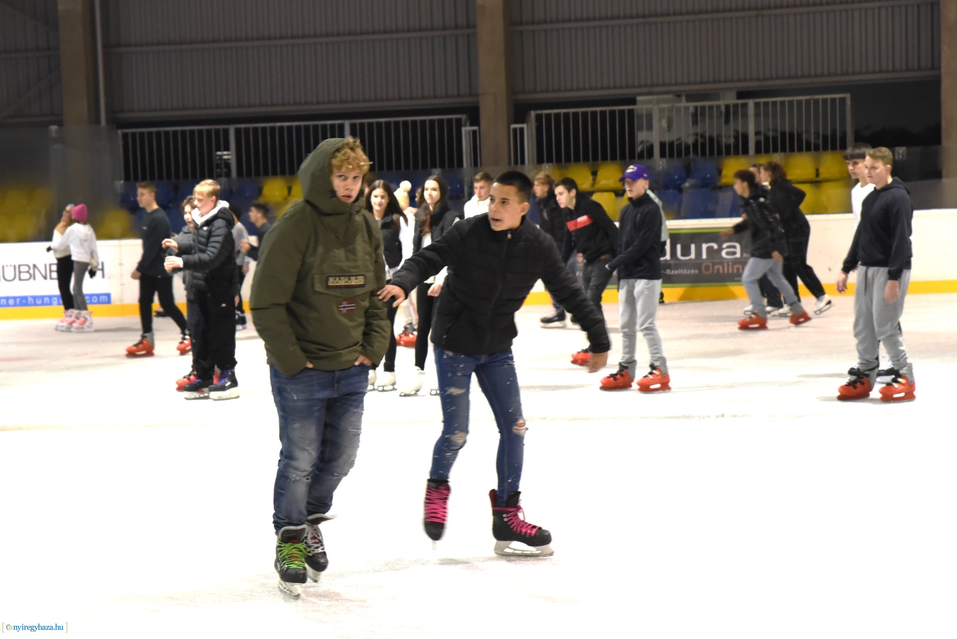 Megnyitott a Városi Jégpálya 