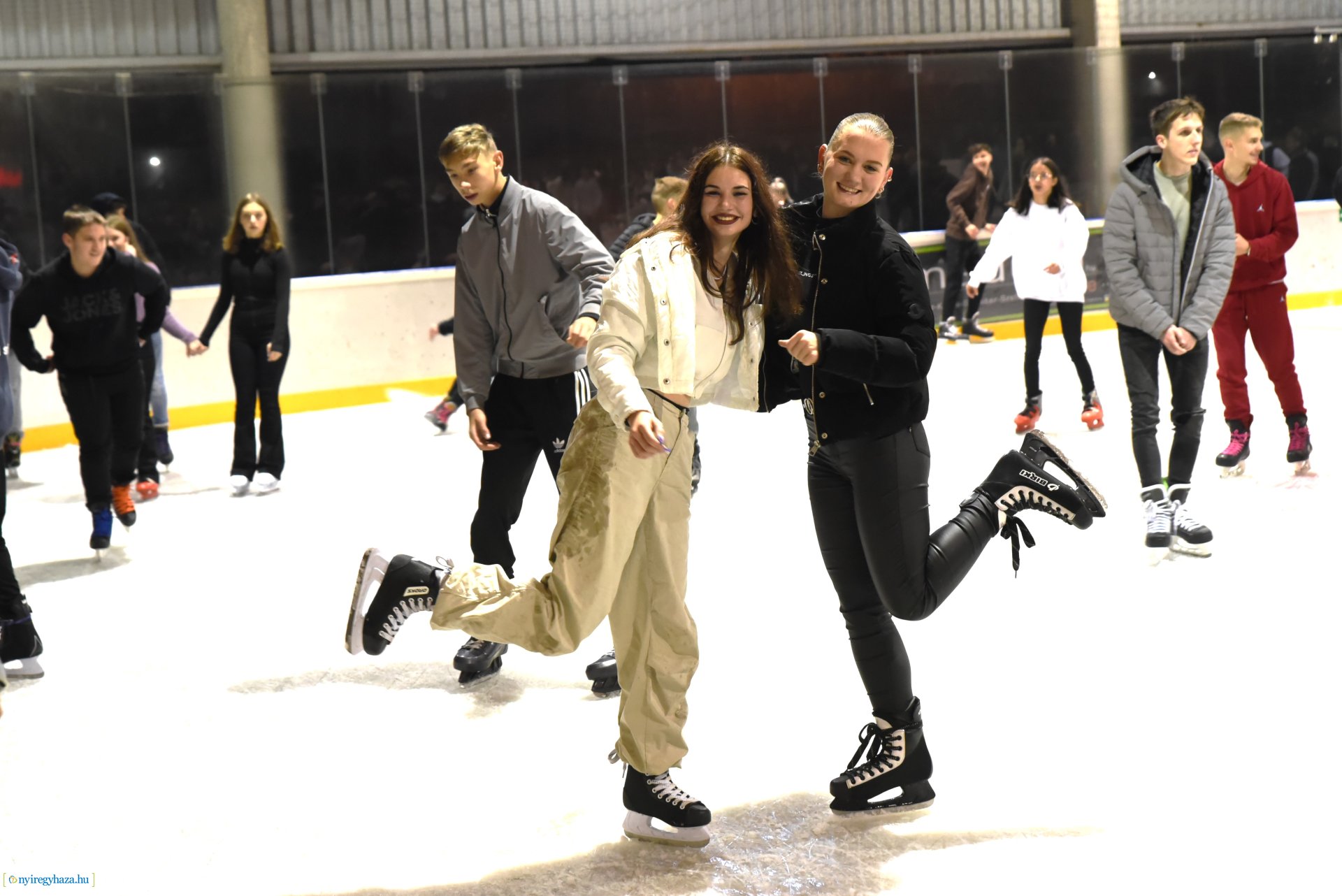 Megnyitott a Városi Jégpálya 