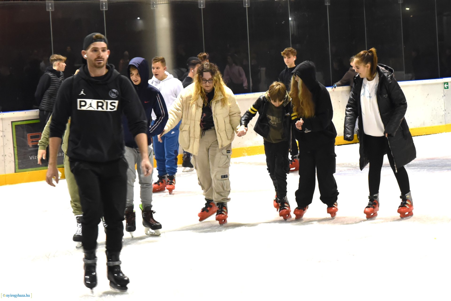 Megnyitott a Városi Jégpálya 