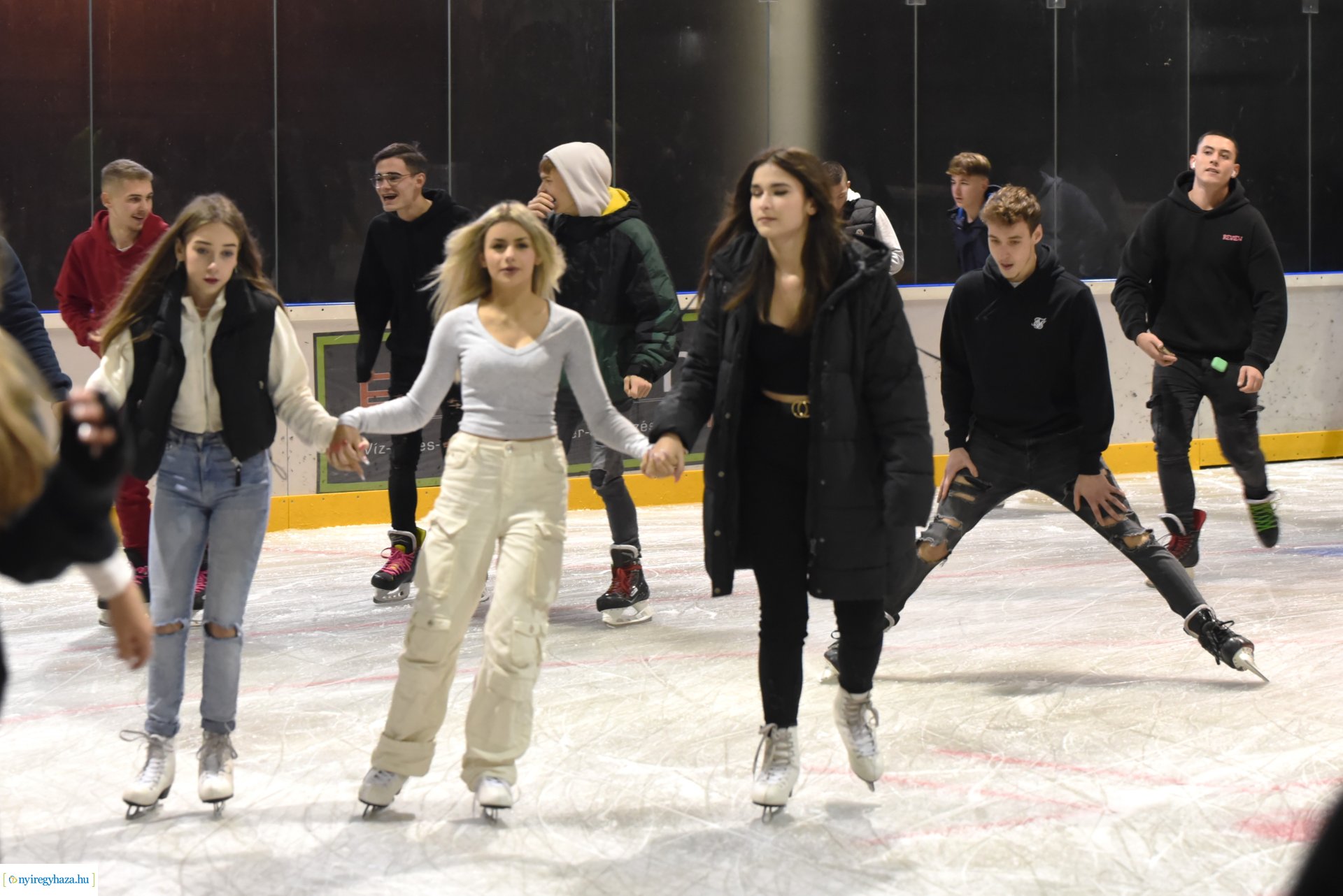 Megnyitott a Városi Jégpálya 