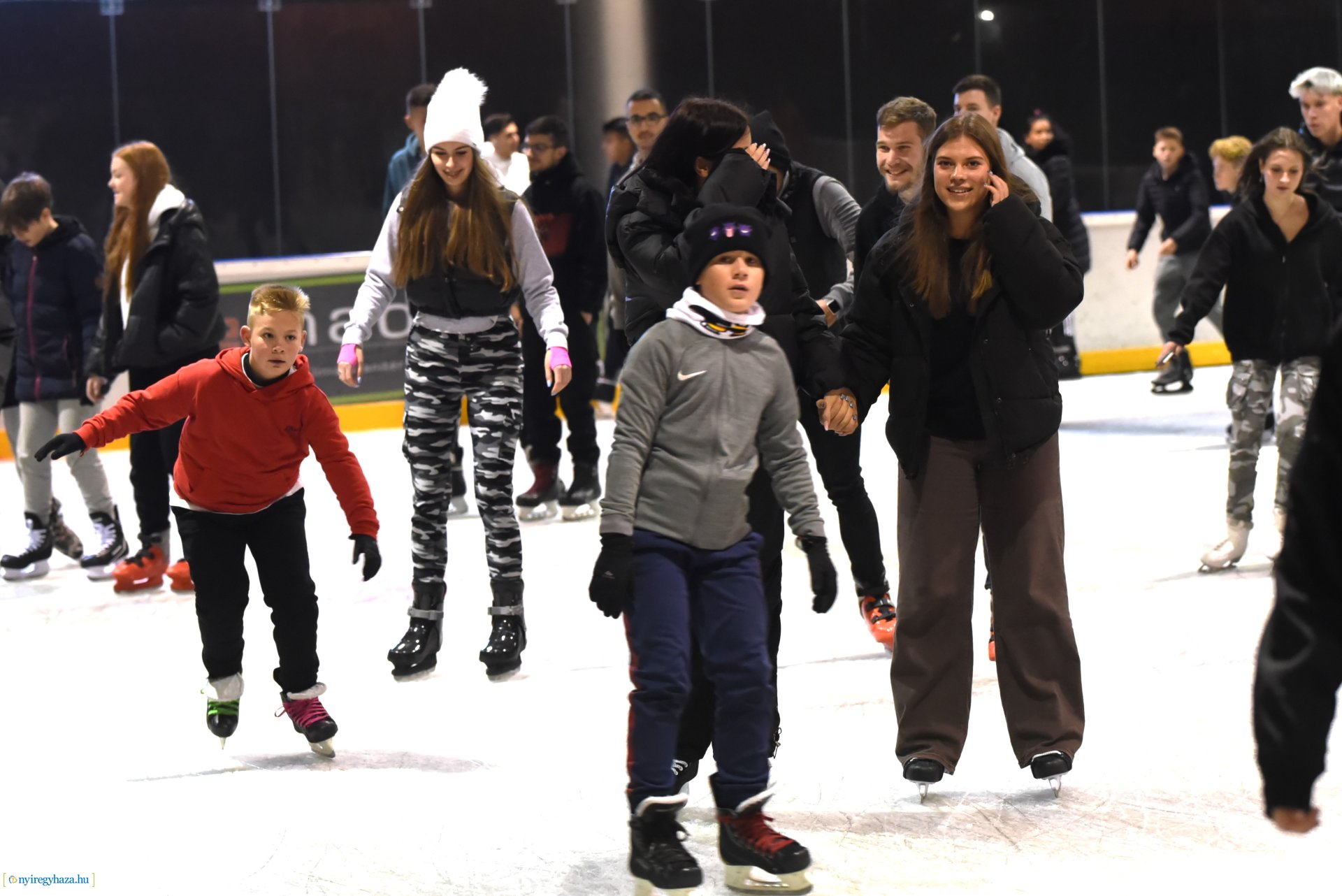 Megnyitott a Városi Jégpálya 