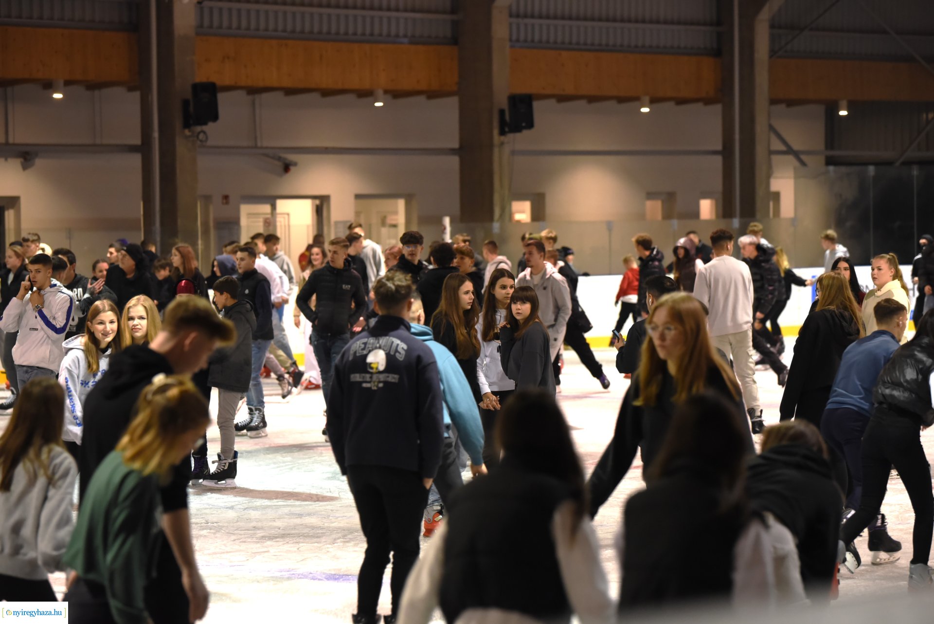 Megnyitott a Városi Jégpálya 