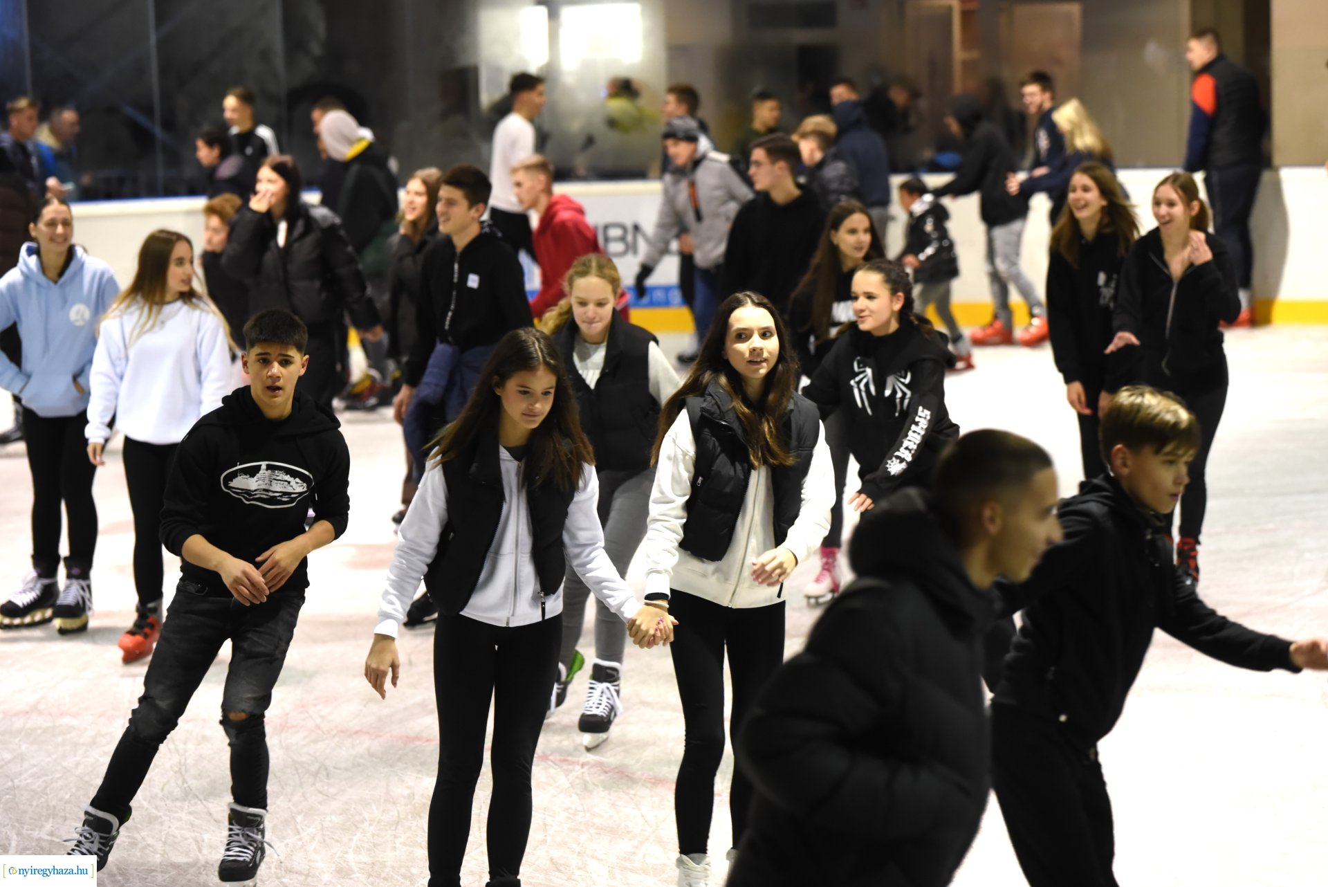 Megnyitott a Városi Jégpálya 