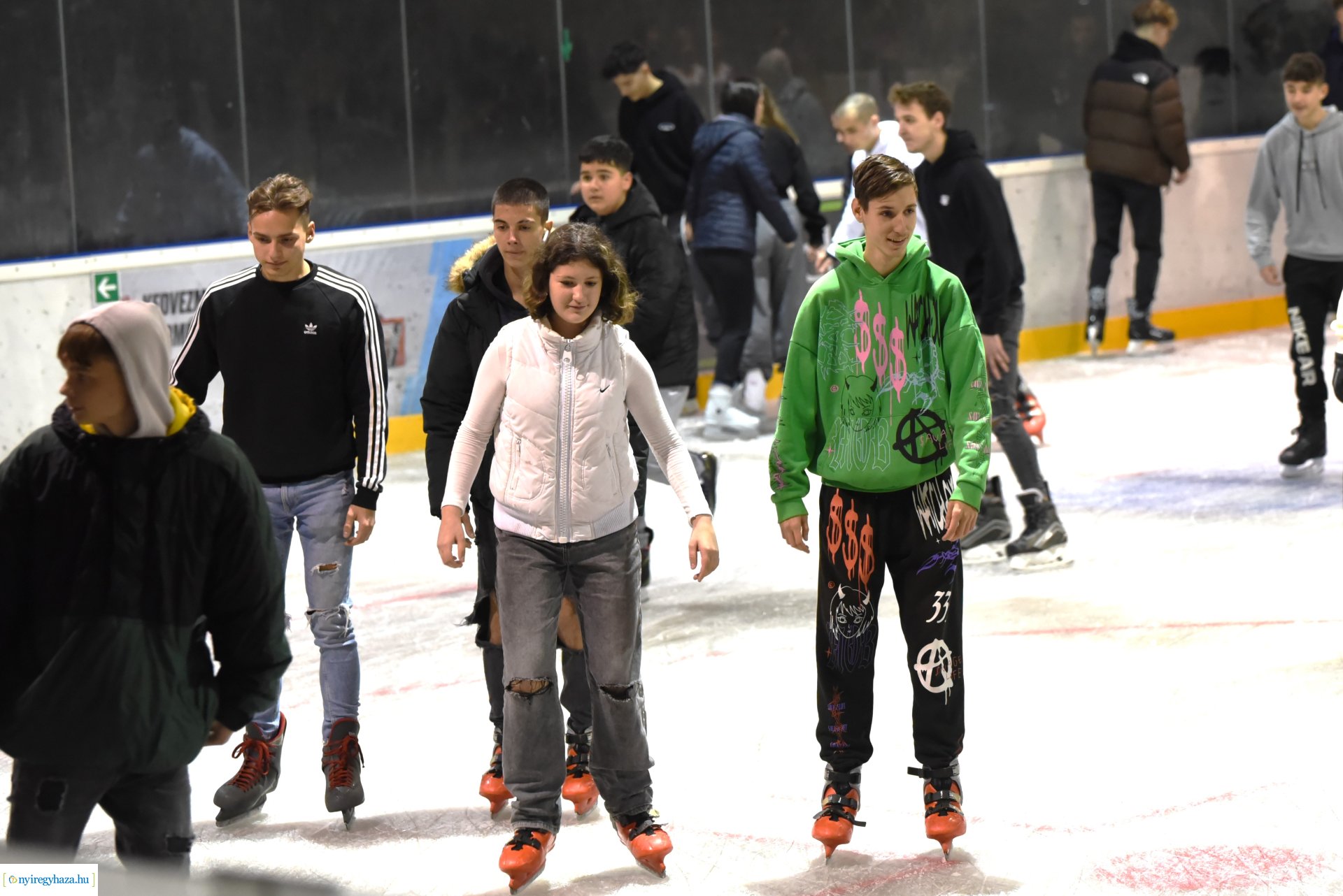 Megnyitott a Városi Jégpálya 