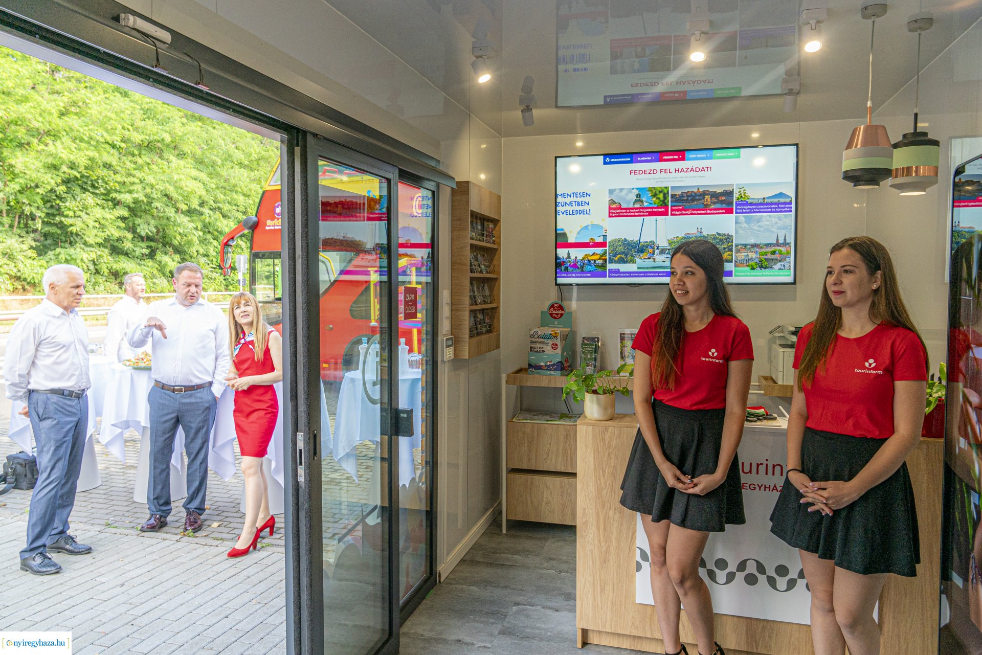 Megnyitotta kapuit az új Tourinform Sóstógyógyfürdő