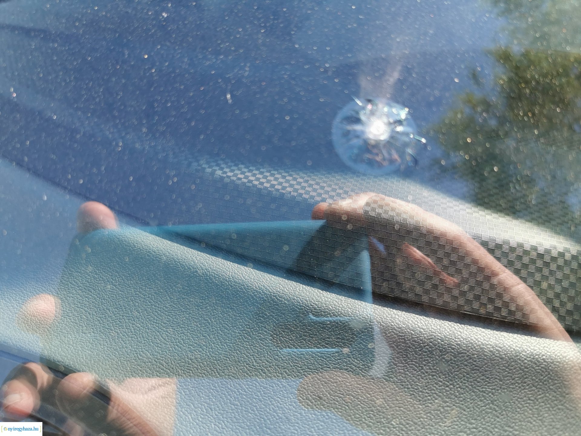 Megsérült szélvédő