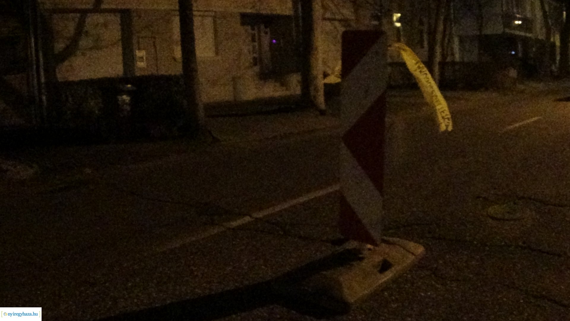 Megsüllyedt az úttest a Honvéd utcán, elkezdődött a helyreállítás