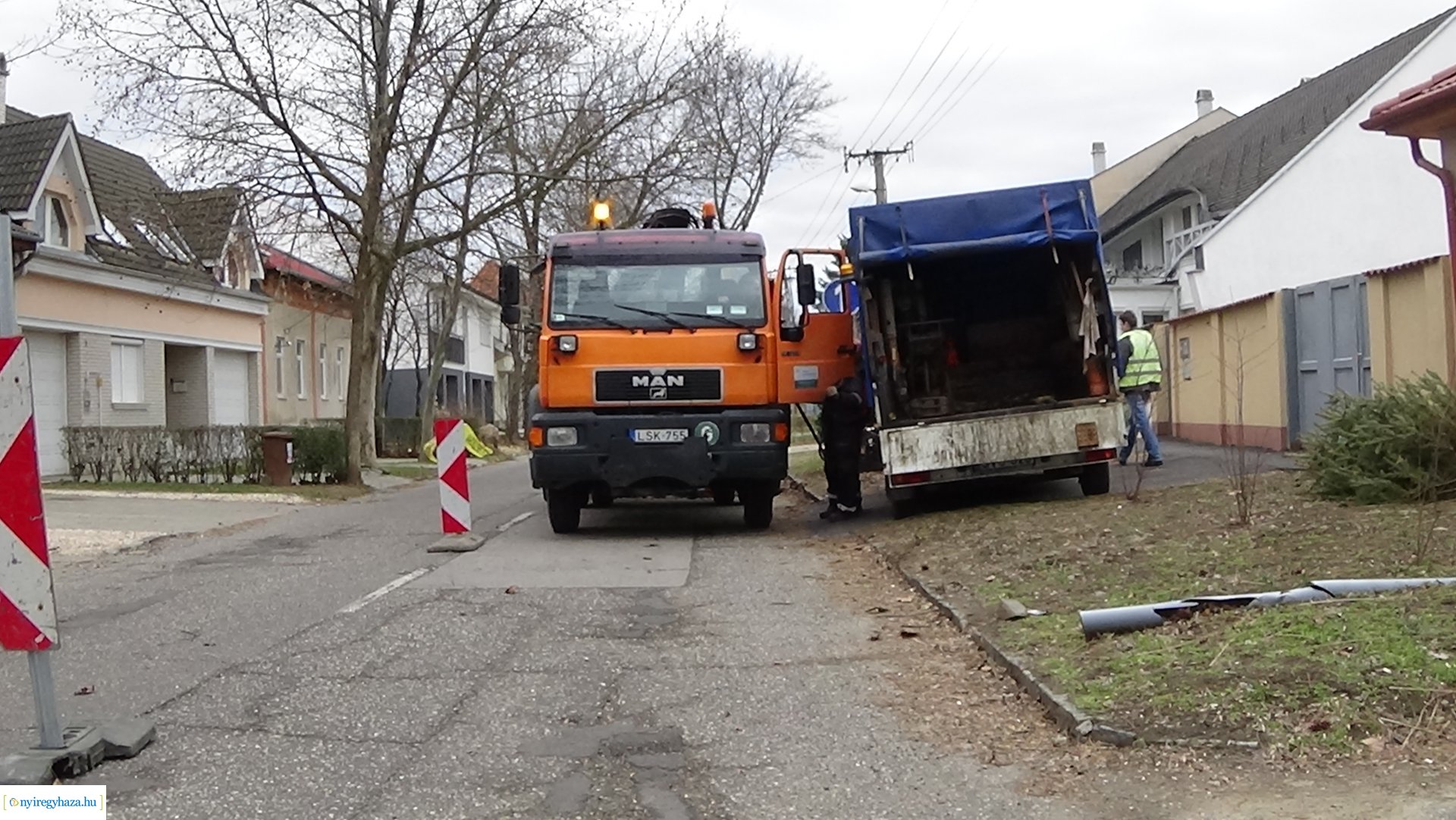 Megsüllyedt az úttest a Honvéd utcán, elkezdődött a helyreállítás