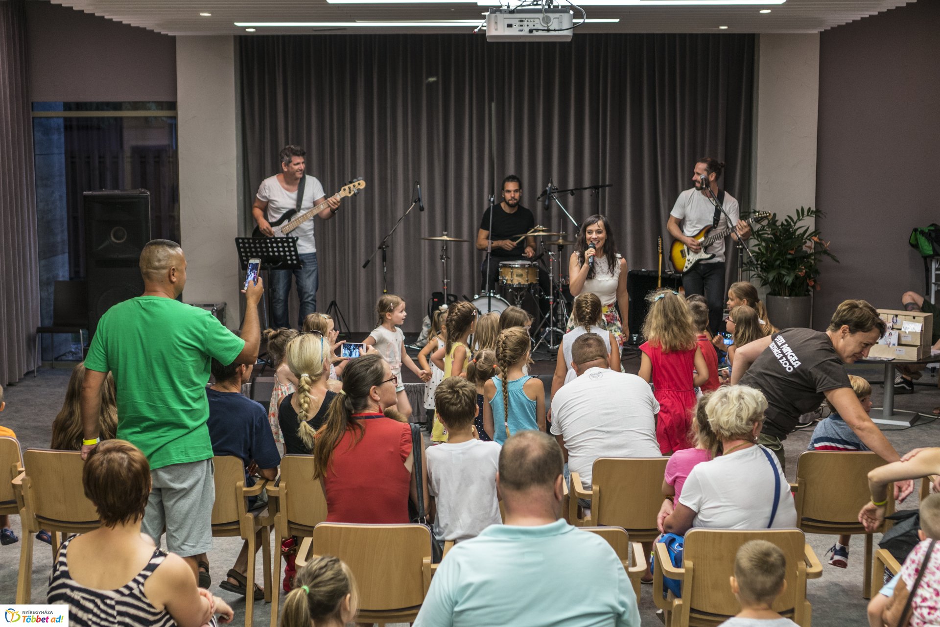 Megtartotta első születésnapját a Hotel Pangea