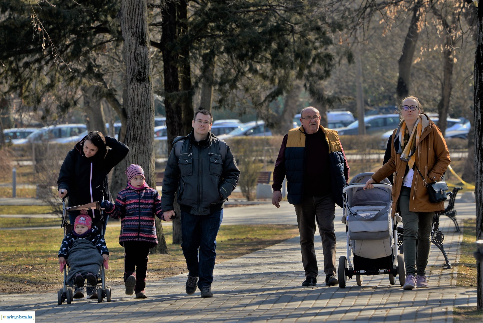Megtelt Sóstó a tavaszi napsütésben