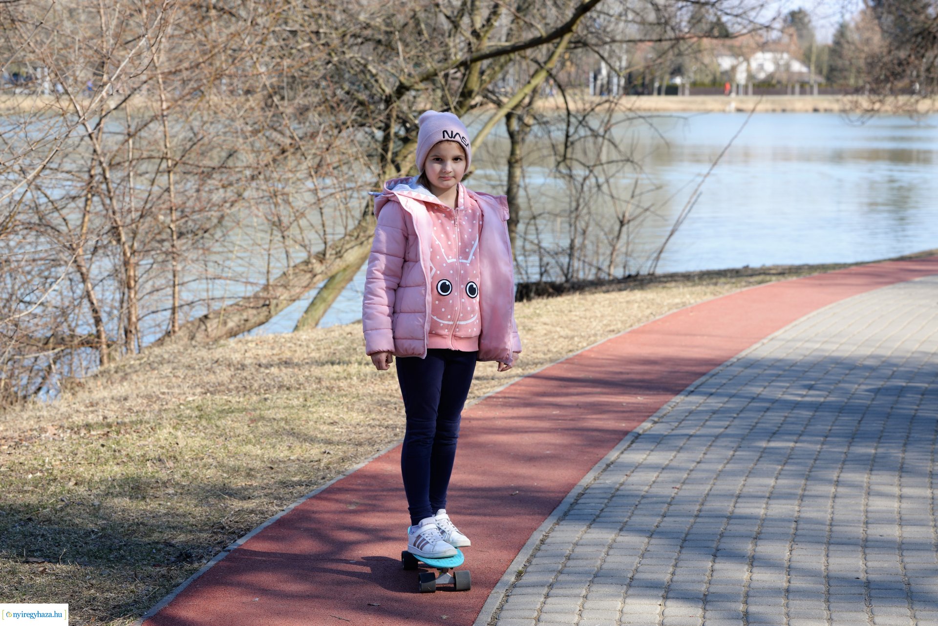 Megtelt Sóstó a tavaszi napsütésben