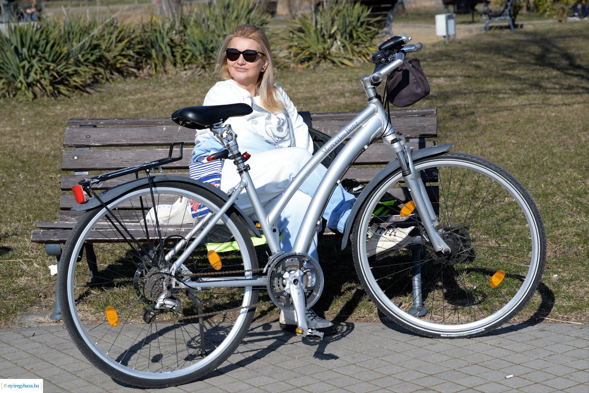 Megtelt Sóstó a tavaszi napsütésben