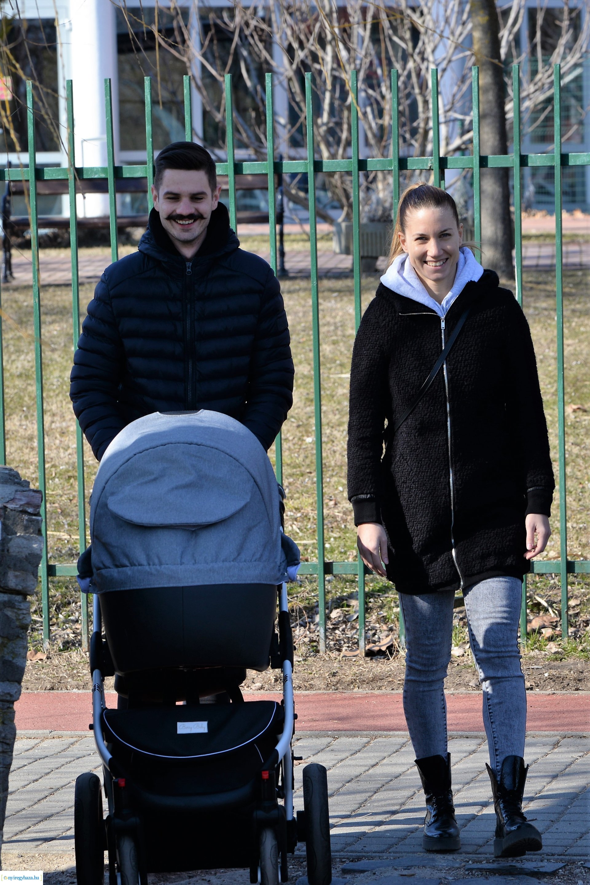 Megtelt Sóstó a tavaszi napsütésben