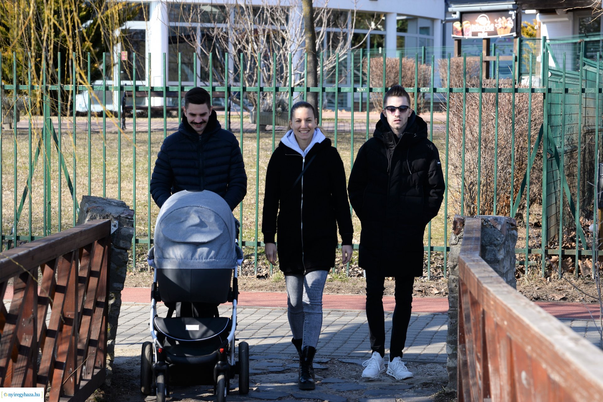 Megtelt Sóstó a tavaszi napsütésben