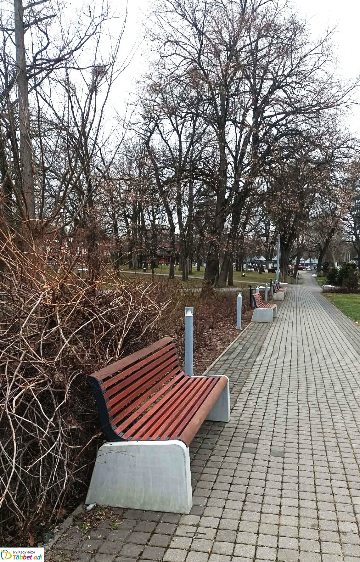 Megújultak a padok Nyíregyháza több frekventált pontján