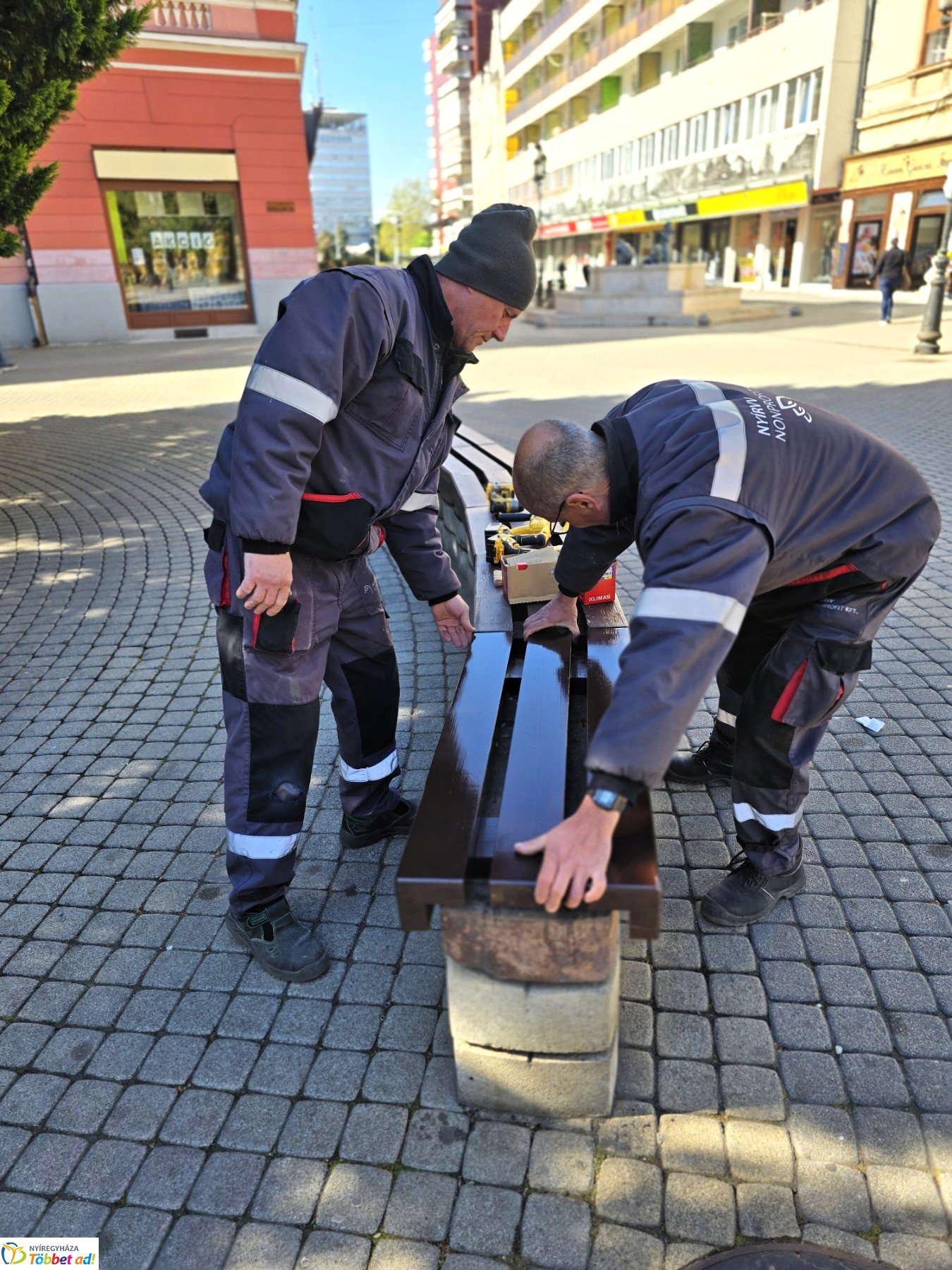 Megújultak a padok Nyíregyháza több frekventált pontján