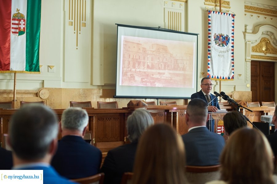 Megyeháza tetőszerkezetének ünnepélyes átadása