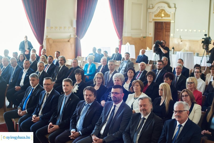 Megyeháza tetőszerkezetének ünnepélyes átadása