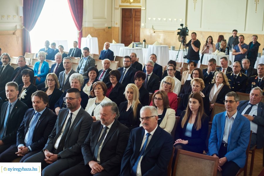 Megyeháza tetőszerkezetének ünnepélyes átadása