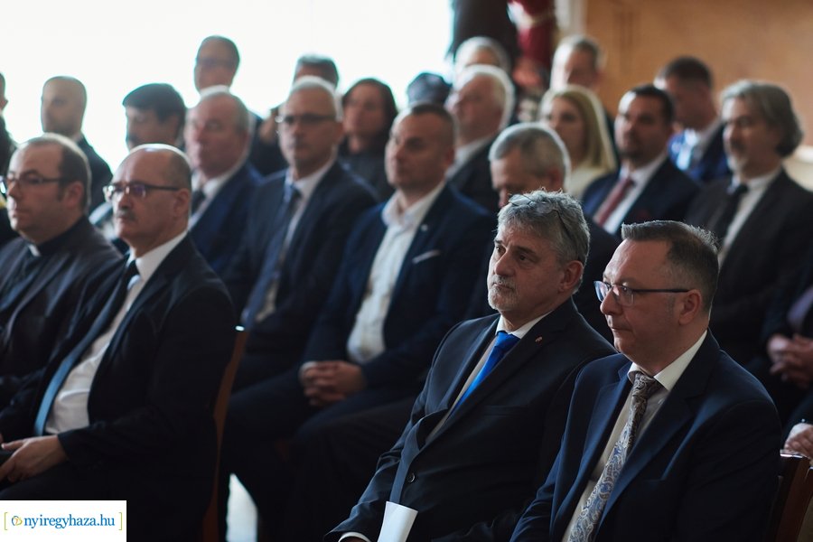 Megyeháza tetőszerkezetének ünnepélyes átadása