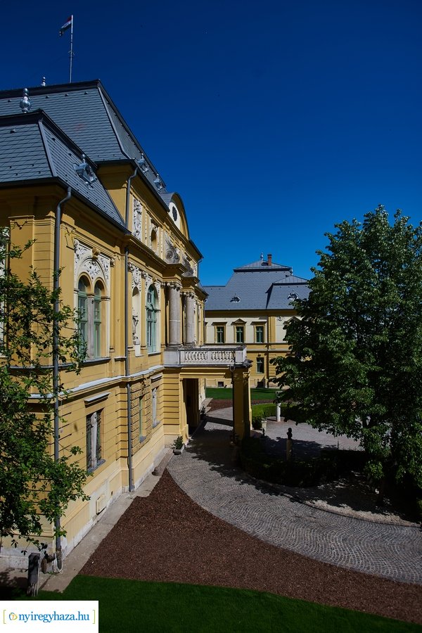 Megyeháza tetőszerkezetének ünnepélyes átadása