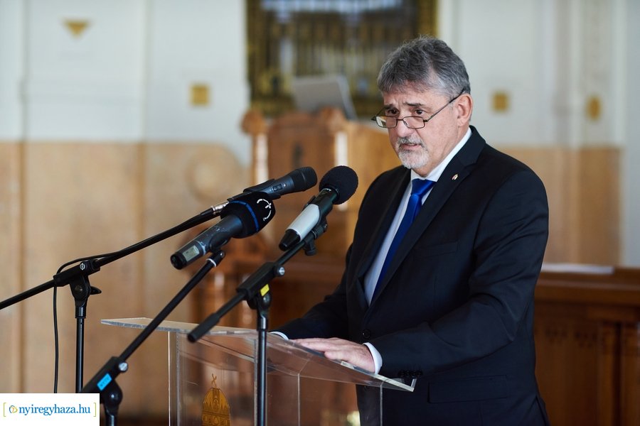 Megyeháza tetőszerkezetének ünnepélyes átadása