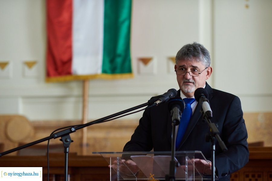 Megyeháza tetőszerkezetének ünnepélyes átadása