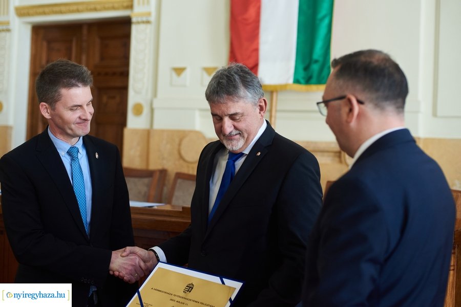 Megyeháza tetőszerkezetének ünnepélyes átadása