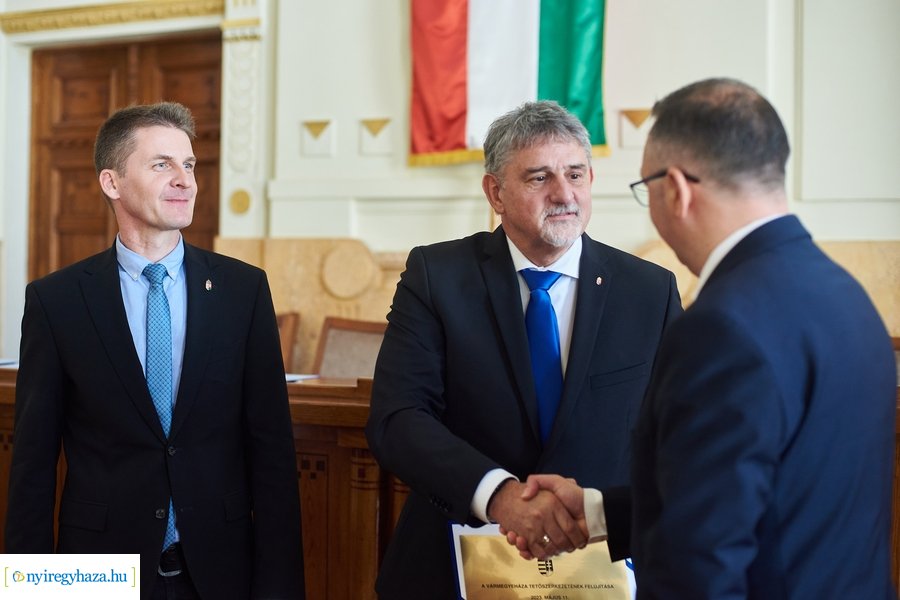 Megyeháza tetőszerkezetének ünnepélyes átadása