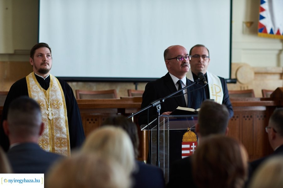 Megyeháza tetőszerkezetének ünnepélyes átadása