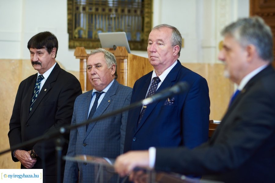 Megyeháza tetőszerkezetének ünnepélyes átadása