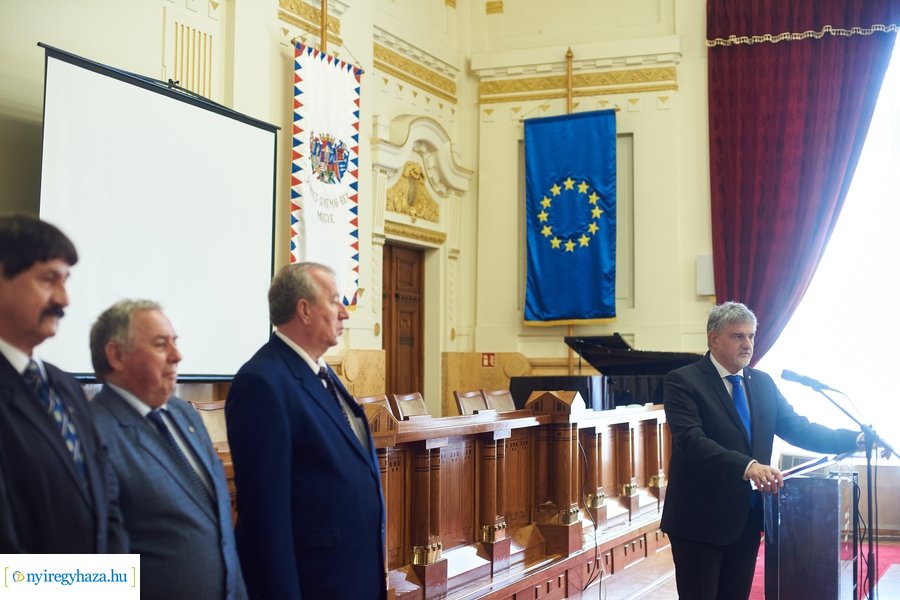 Megyeháza tetőszerkezetének ünnepélyes átadása