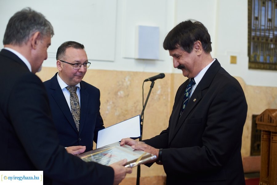 Megyeháza tetőszerkezetének ünnepélyes átadása