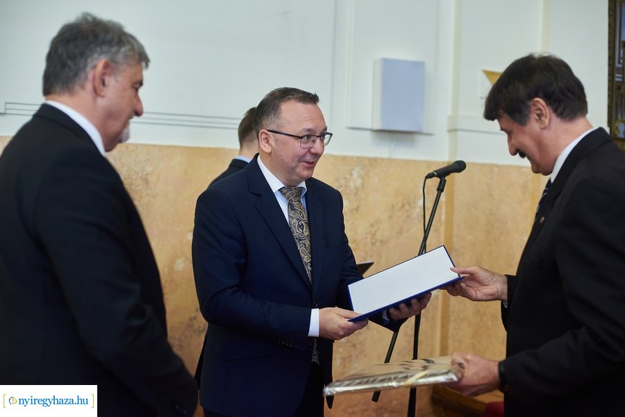 Megyeháza tetőszerkezetének ünnepélyes átadása