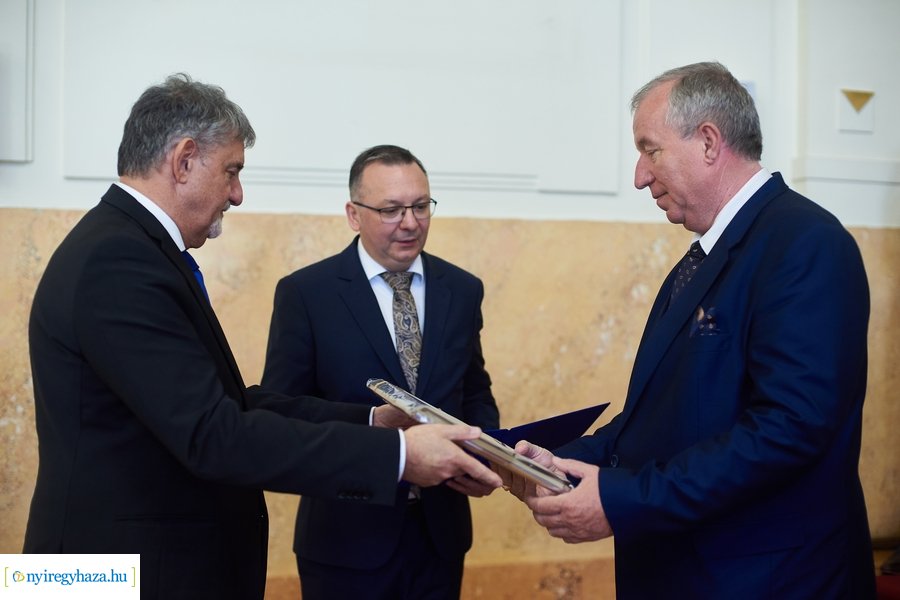 Megyeháza tetőszerkezetének ünnepélyes átadása