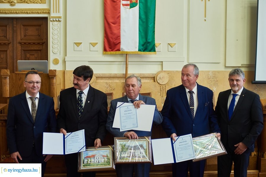 Megyeháza tetőszerkezetének ünnepélyes átadása