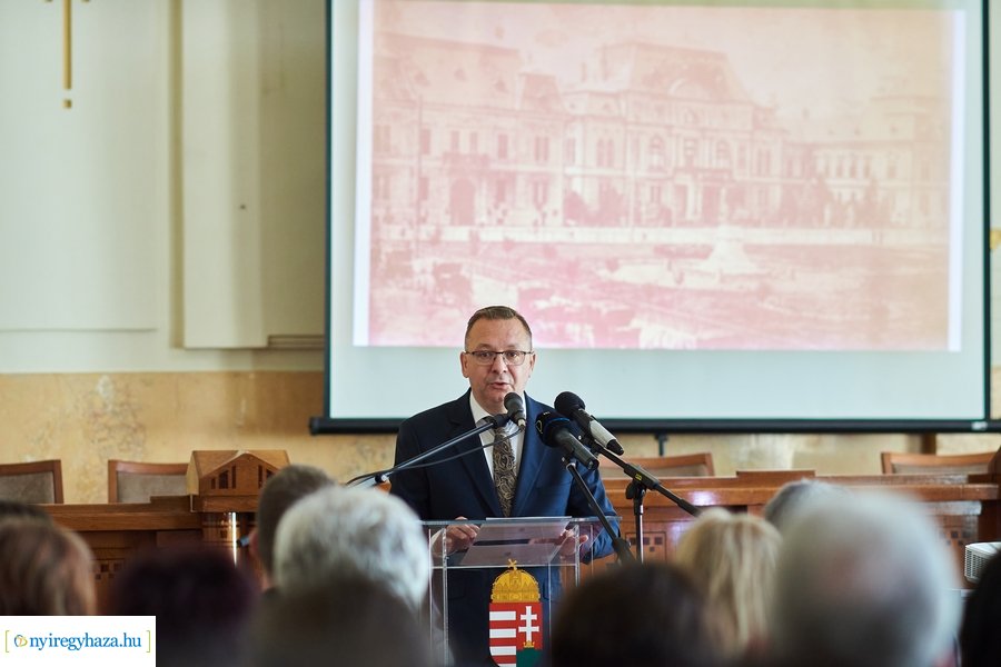 Megyeháza tetőszerkezetének ünnepélyes átadása