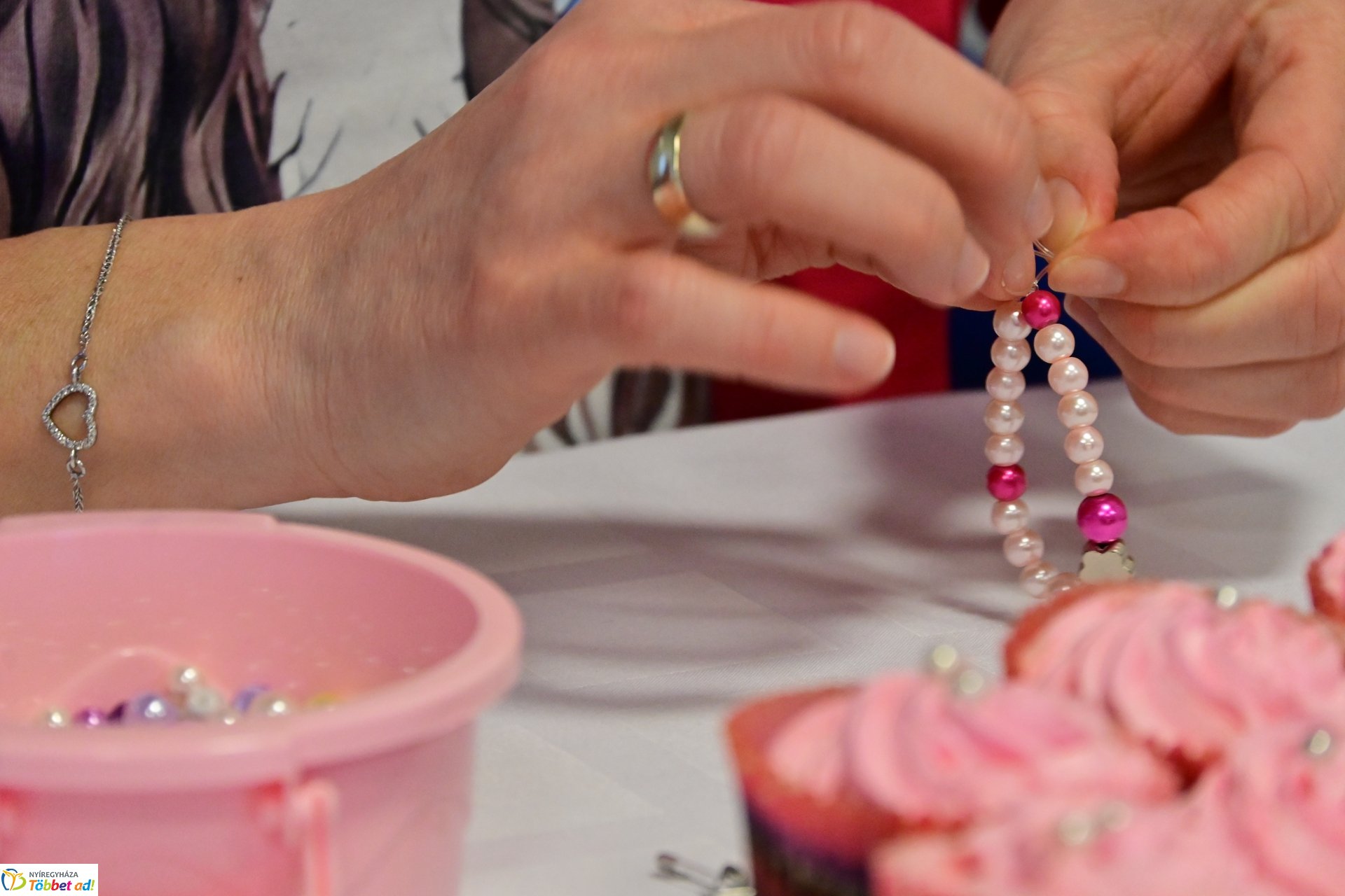 Méhnyakrák Megelőzési Hét 2025 - gyöngykarkötők átadása