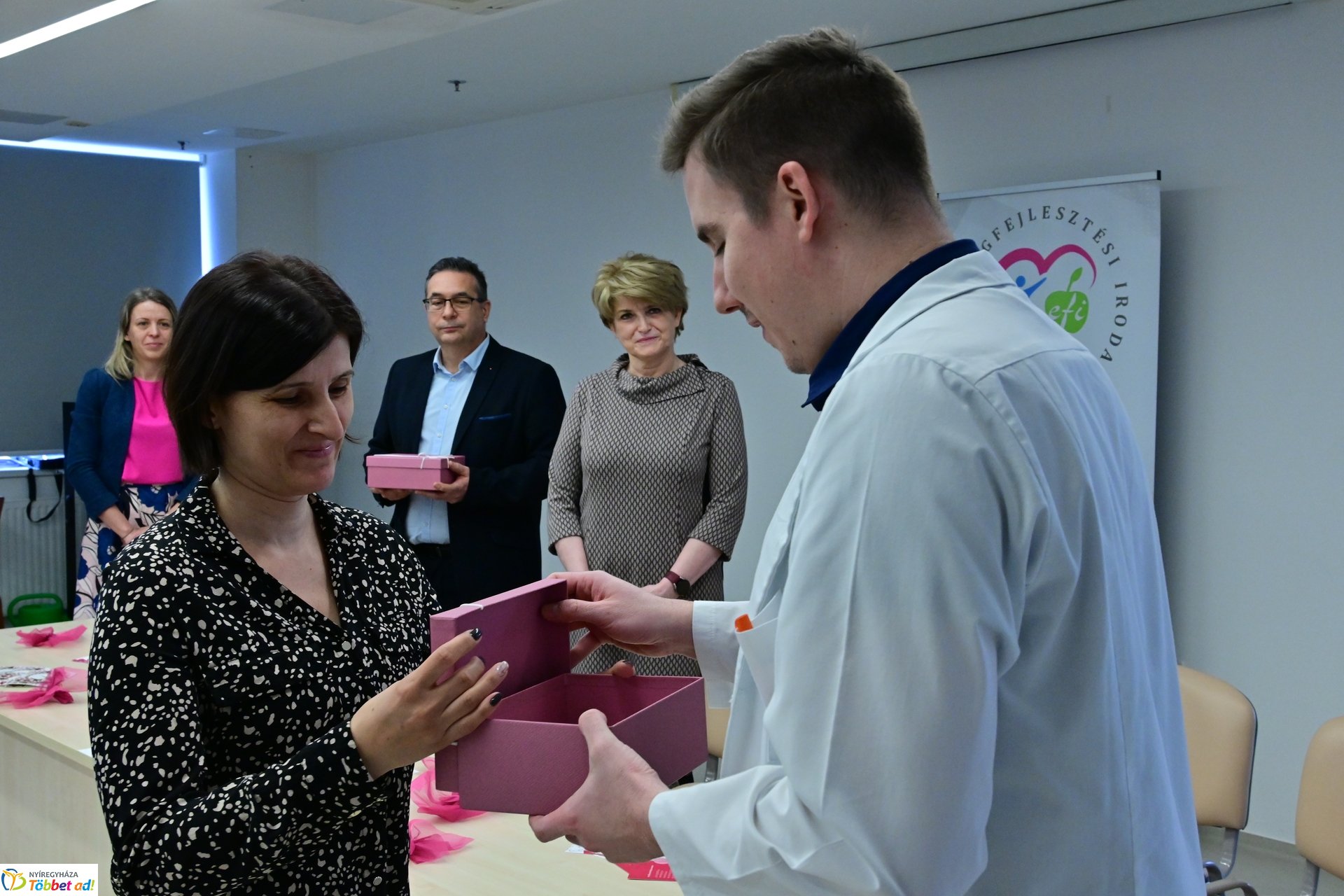 Méhnyakrák Megelőzési Hét 2025 - gyöngykarkötők átadása