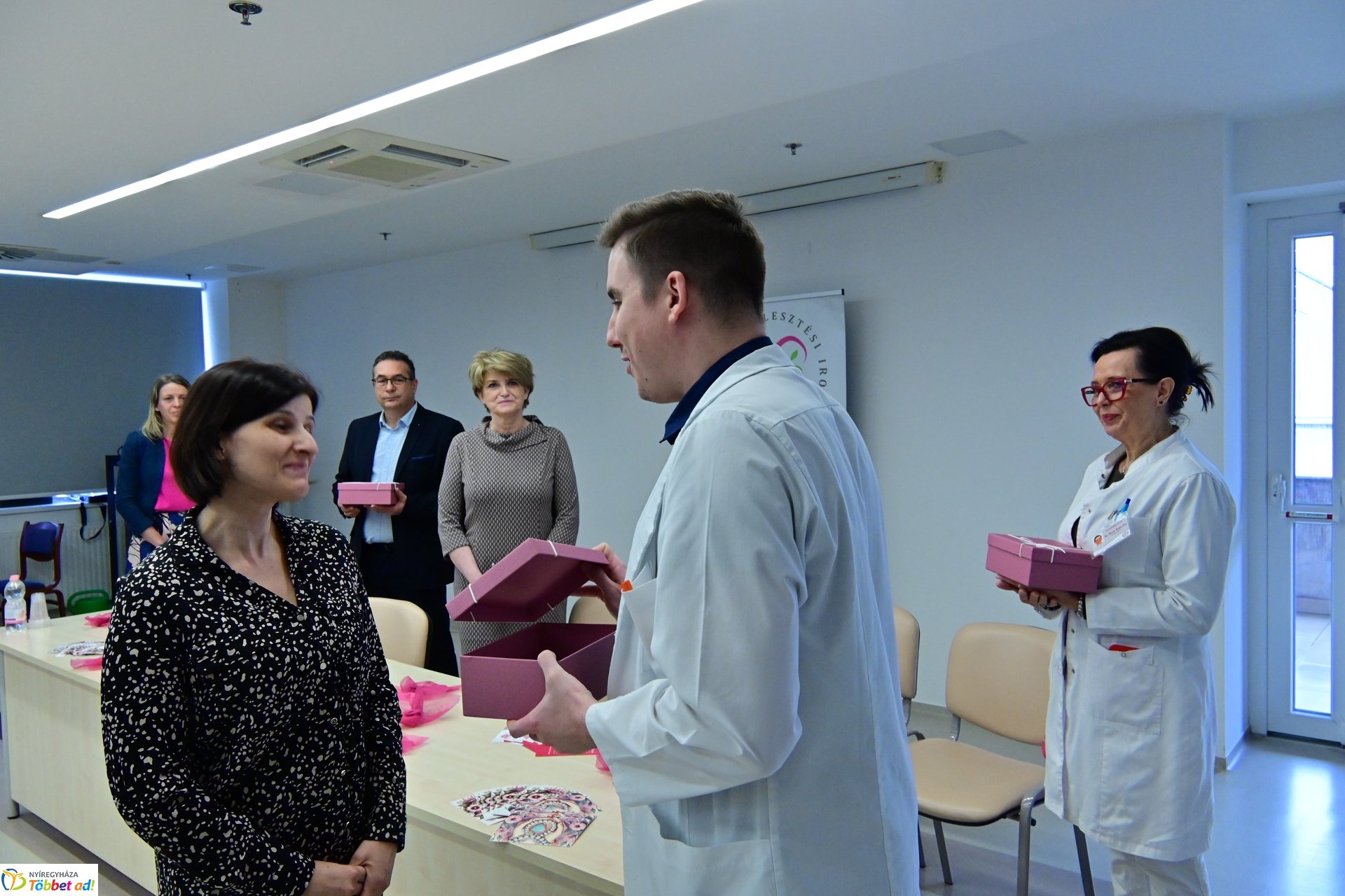 Méhnyakrák Megelőzési Hét 2025 - gyöngykarkötők átadása