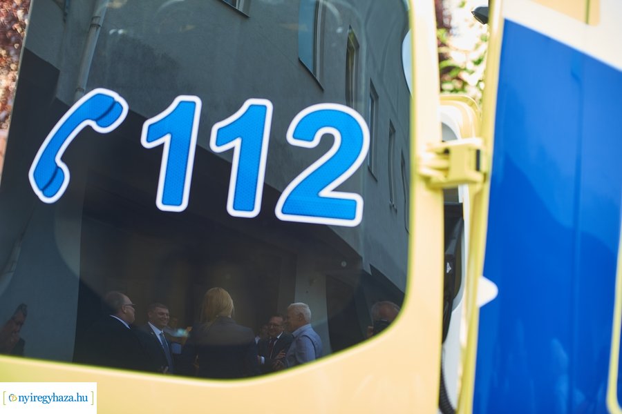 Mentőautó átadás a Mentőállomáson