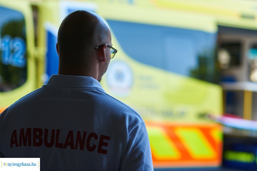 Mentőautó átadás a Mentőállomáson