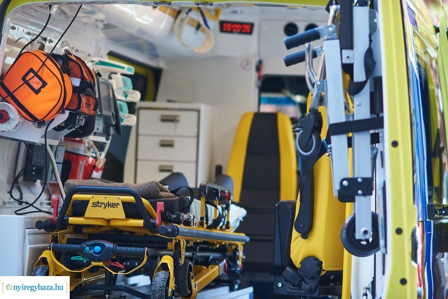 Mentőautó átadás a Mentőállomáson