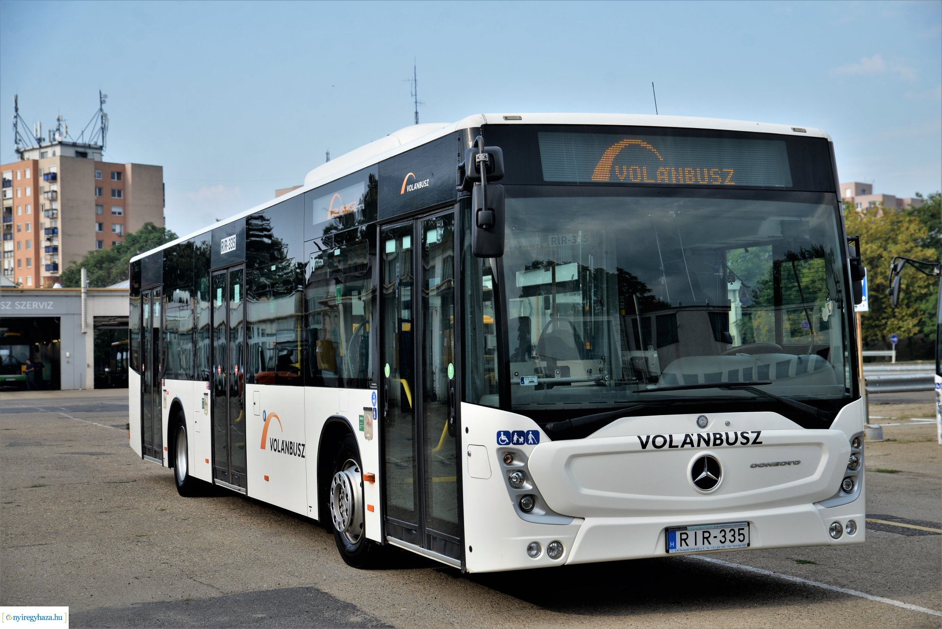 Mercedes buszokat kapott a város