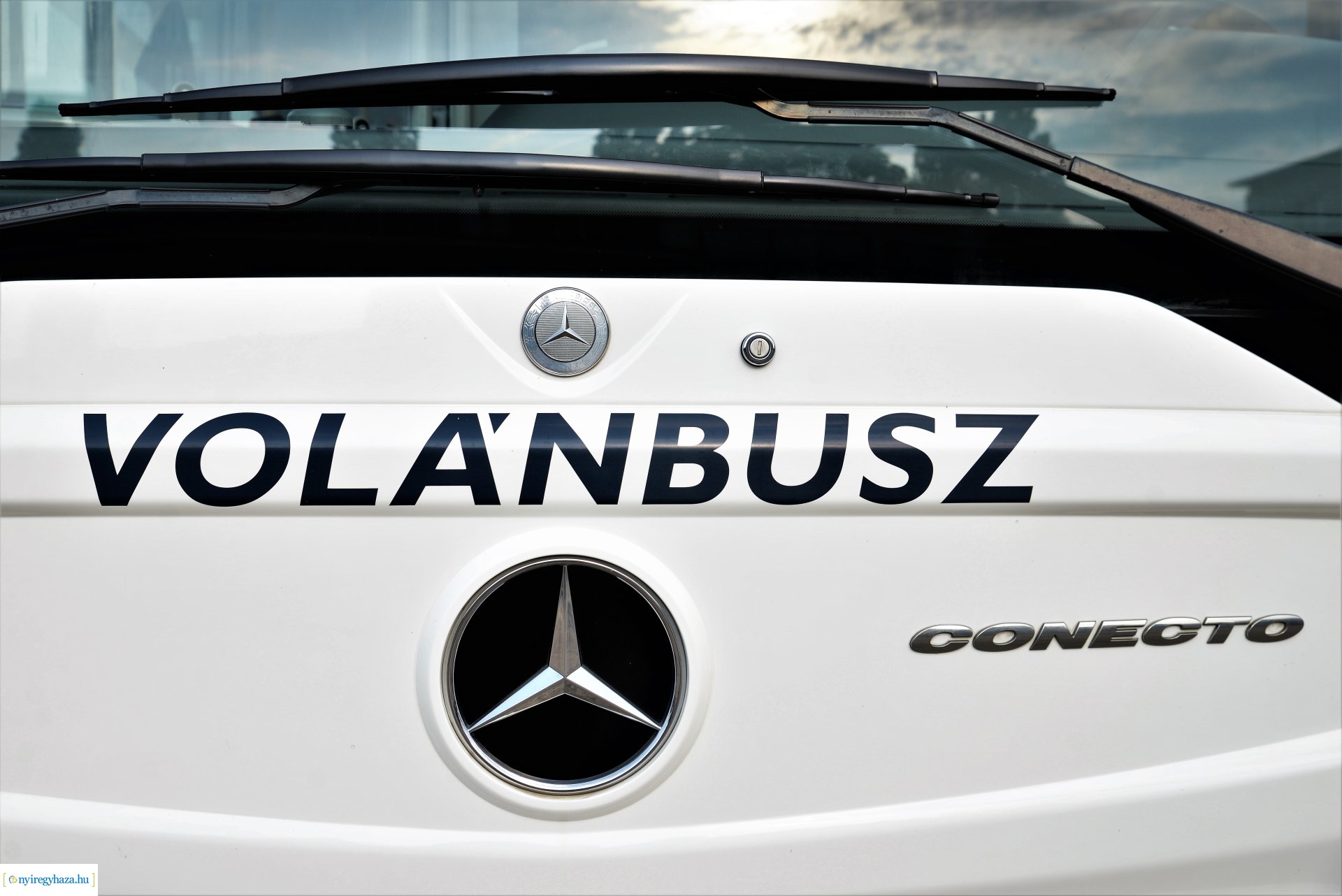 Mercedes buszokat kapott a város