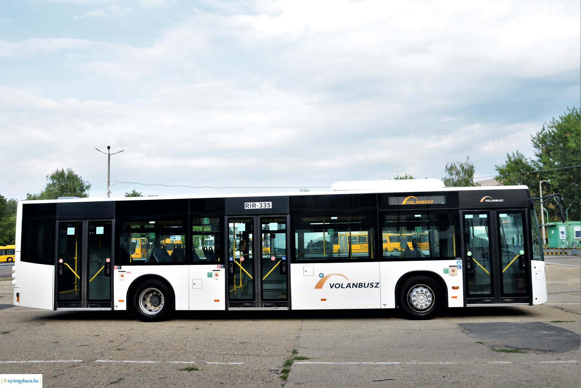 Mercedes buszokat kapott a város