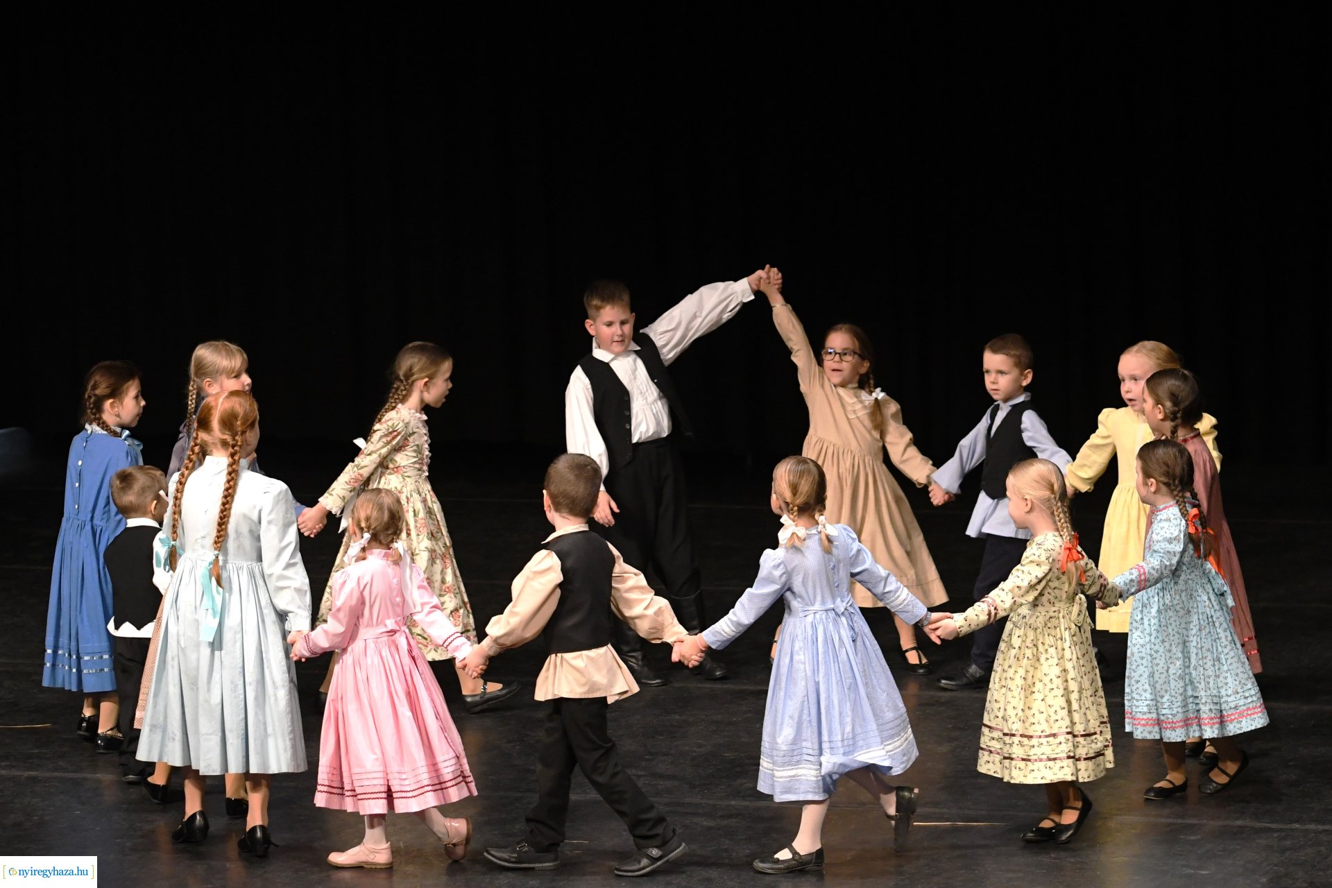 Meséld tovább! - az Igrice Néptáncegyüttes gálaműsora