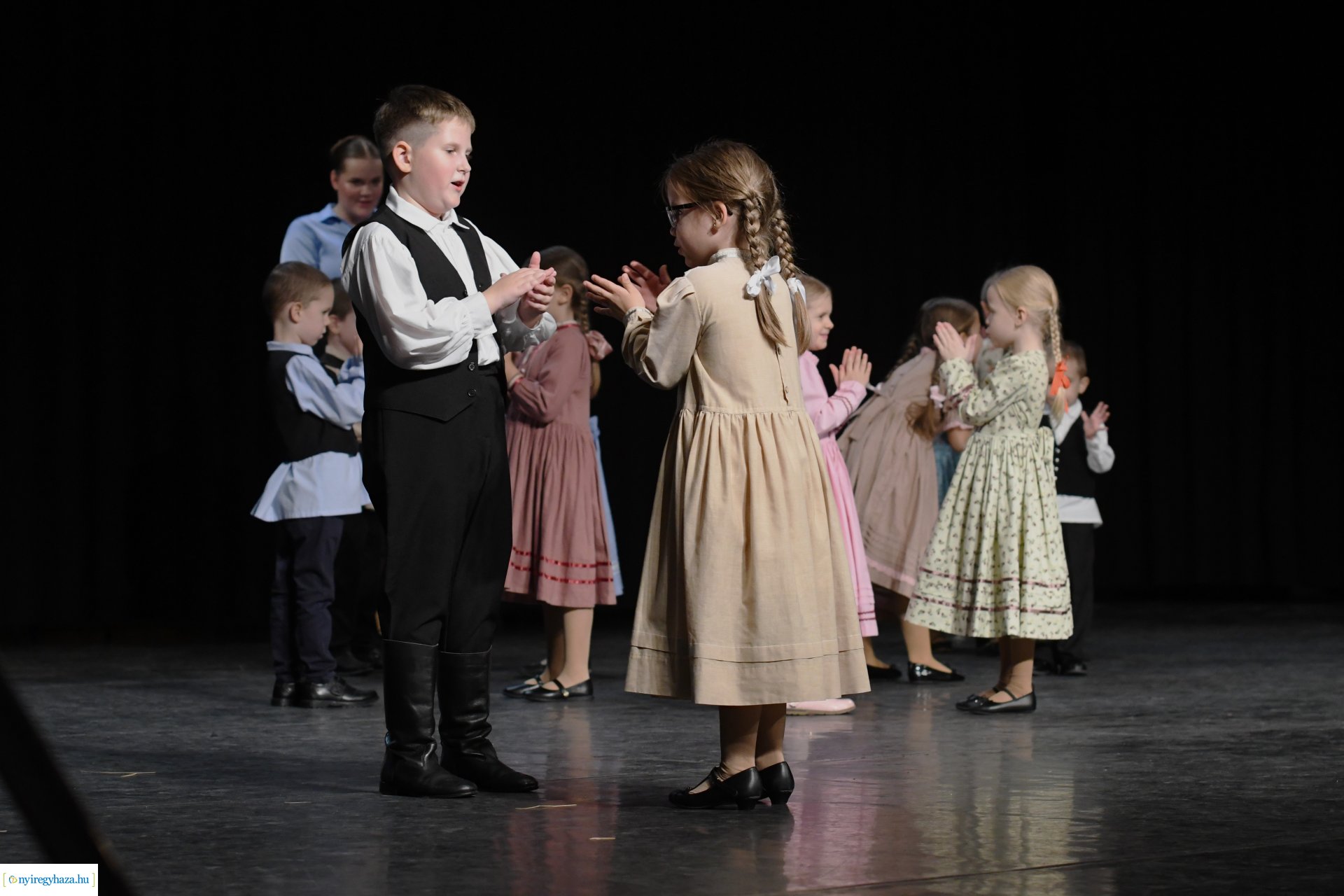 Meséld tovább! - az Igrice Néptáncegyüttes gálaműsora